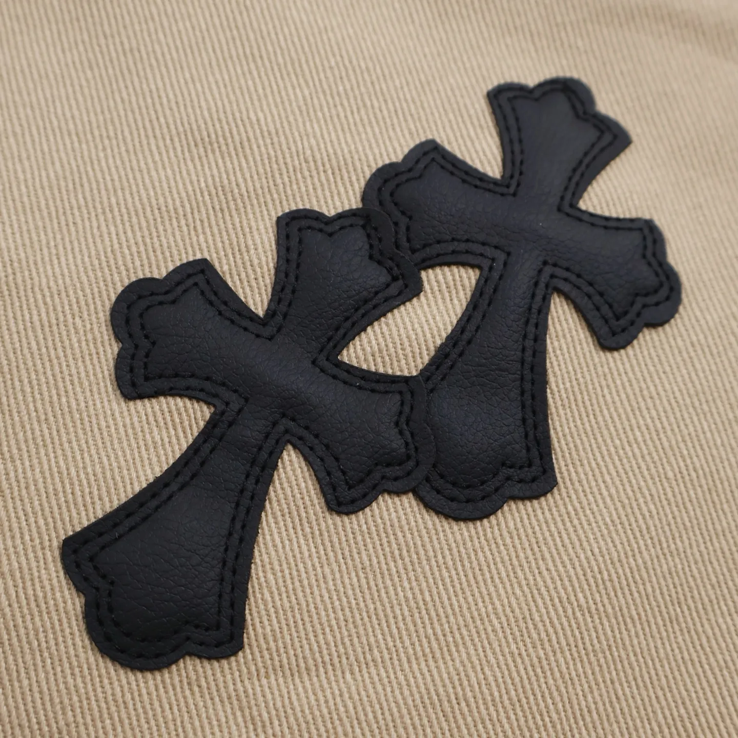 🅿️760 [Exclusive supply] CH Crow Heart Work Jeans are made of twill high-ounce washed denim fabric, exclusive CH-specific logging overalls style (non-Levis Vintage) custom-woven and dyed fabric, and the two-color cross is cowhide + sheepskin (all leather imported from Italy is custom-dyed separately, with consistent texture and no color difference). The stitch length, thread color, and wiring of the car are exactly the same. The inner lining is jacquard, with embroidery on the waist, 925 silver hardware, and heavy-duty washing and manual polishing. Size:30-32-34-36